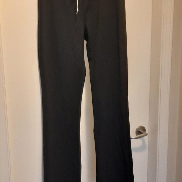 🌻 2/$30 Nike Yoga Pants - Picture 4 of 4